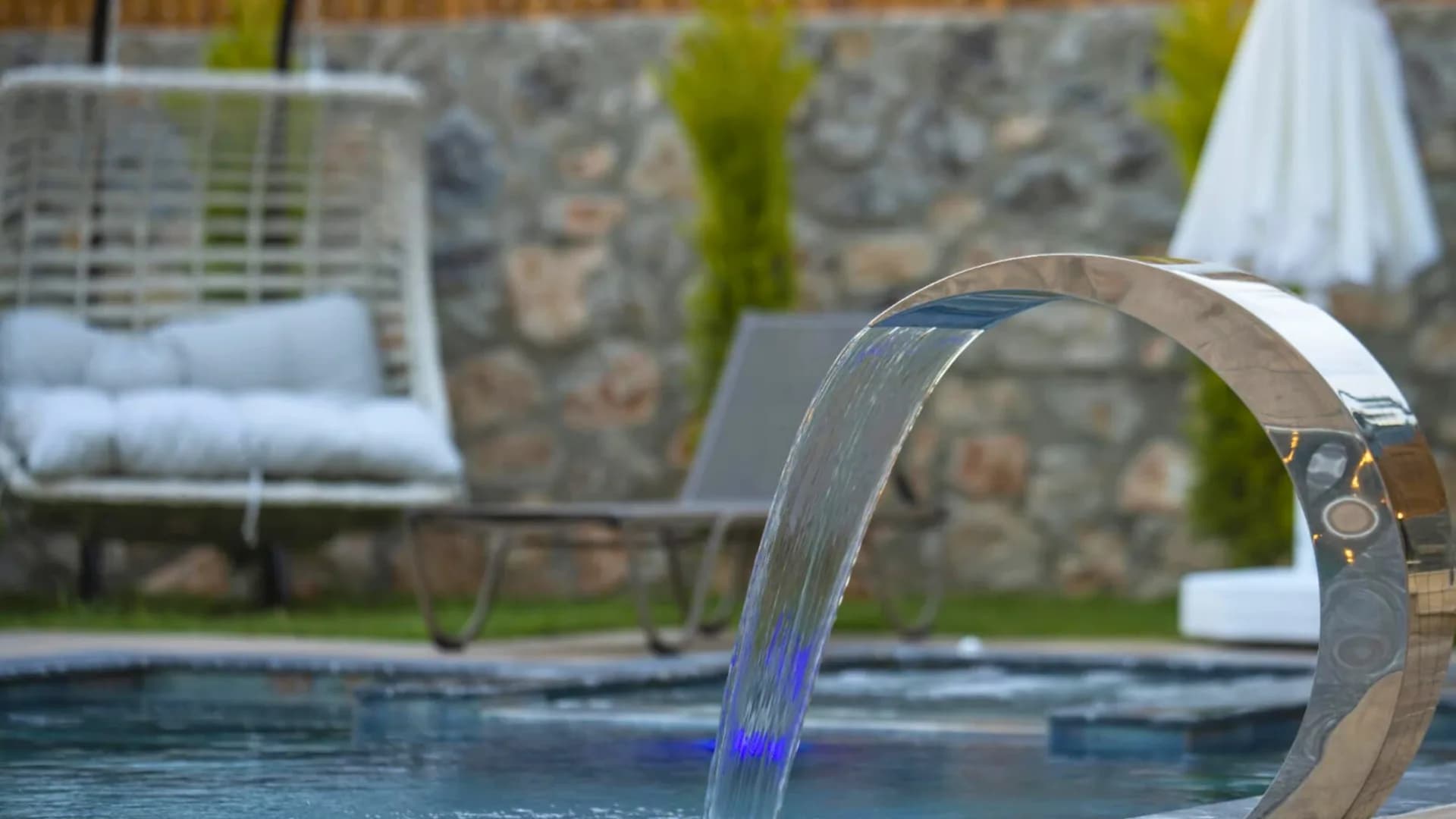 Paslanmaz çelik Kobra Şelale - havuz dekorasyonu